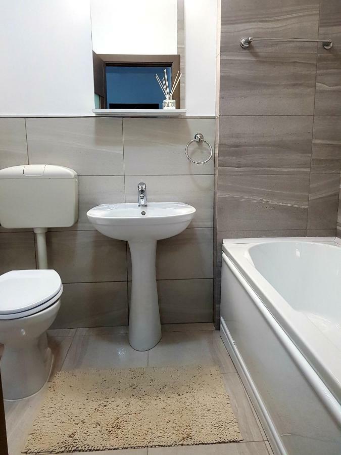 Happyhome Central Deluxe Apartments Oradea Buitenkant foto