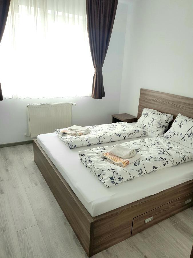Happyhome Central Deluxe Apartments Oradea Buitenkant foto